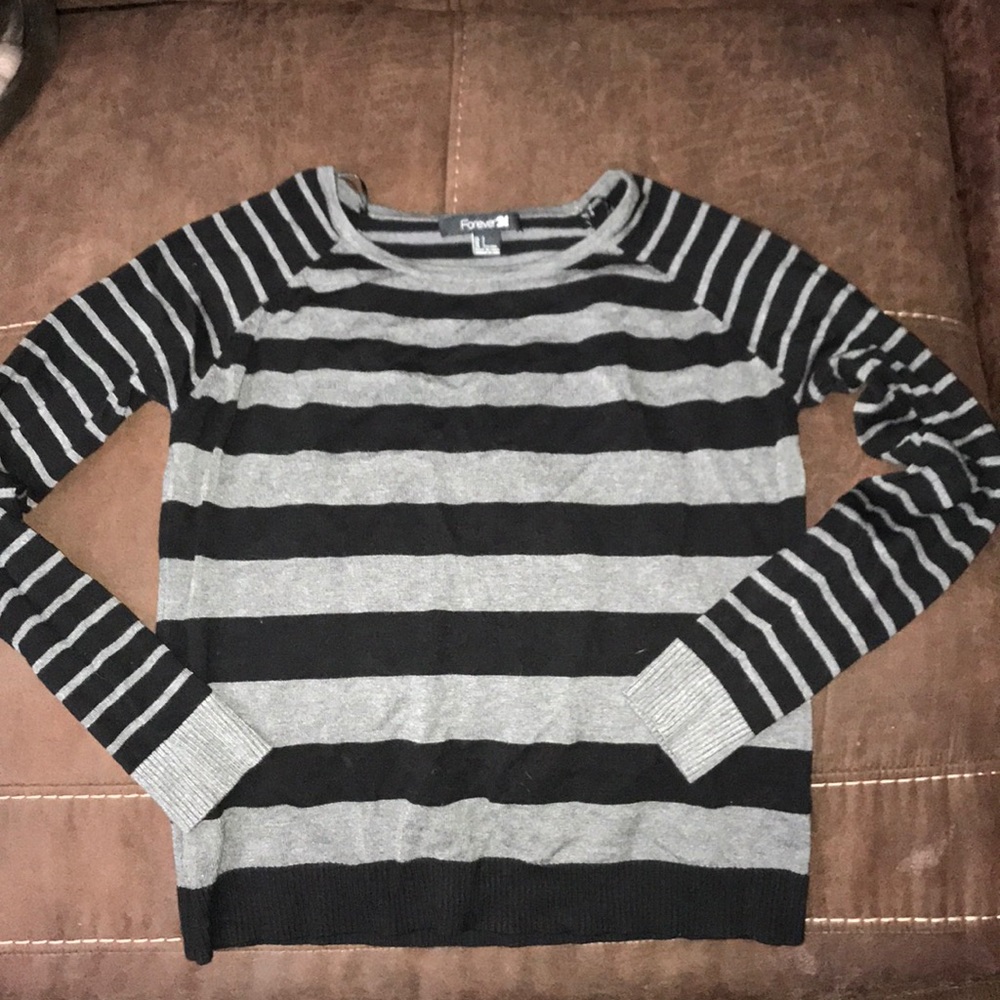 ➖Like new forever 21 striped sweater ➖